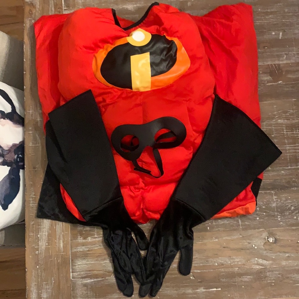 Mr. Incredible Halloween costume